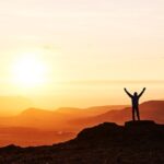 De drie dimensies van geluk volgens de positieve psychologie