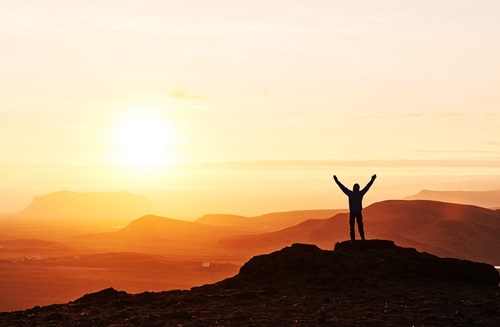 De drie dimensies van geluk volgens de positieve psychologie